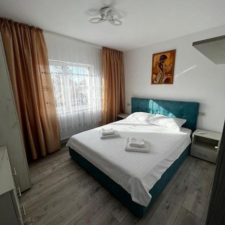 Cozy Urban Accommodation In Beautiful Сучава Экстерьер фото